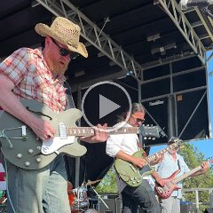 IMG 010831  Next up was the Howard Mahan Band (which was a slight variation of the Sean McDonnell Band 😍)